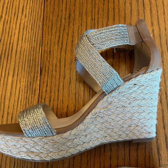 Fergalicious Gold Metallic Jute 4 1/4” Wedge Platform Heels Sandals Size 9 - Picture 12 of 12